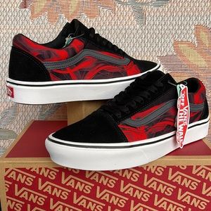 Vans Comfycush Men’s Old School 
After Dark Black/Red
VN0A5DYCY09
sneakers